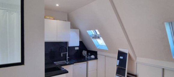 Studio in Paris, France No. 326842 4