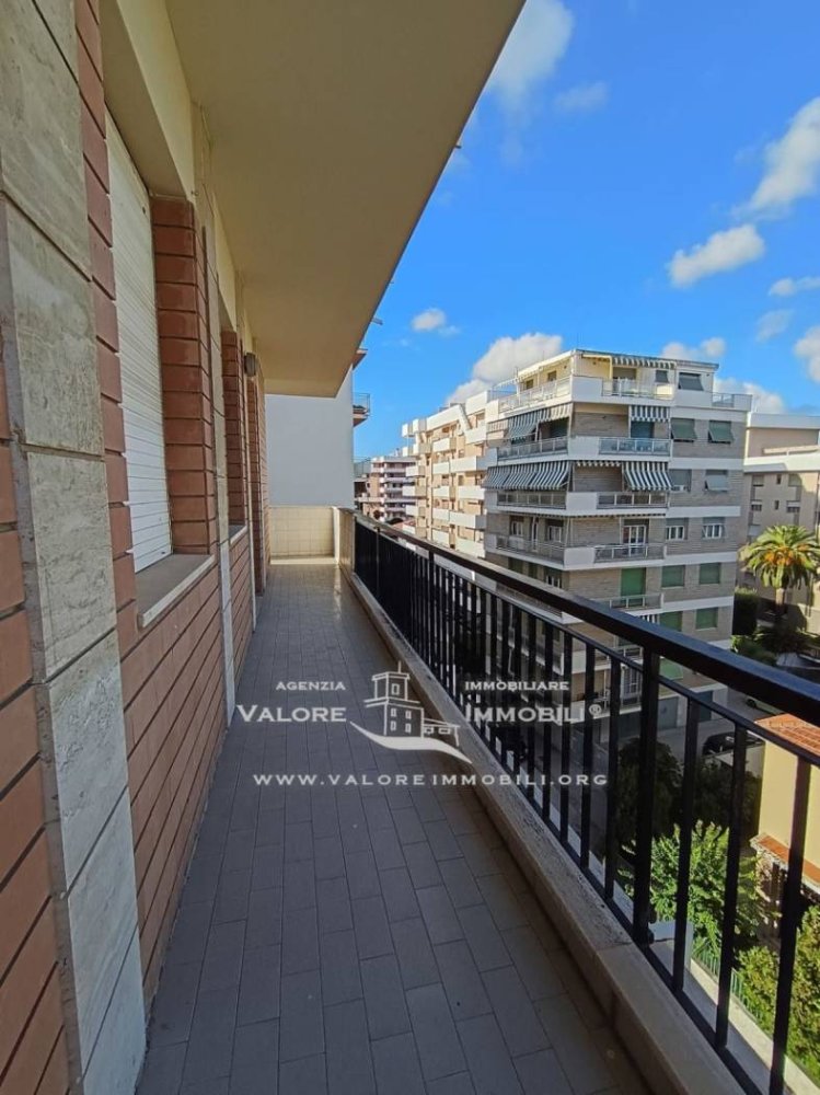 3 bedrooms Apartment in Livorno, Italy No. 354581