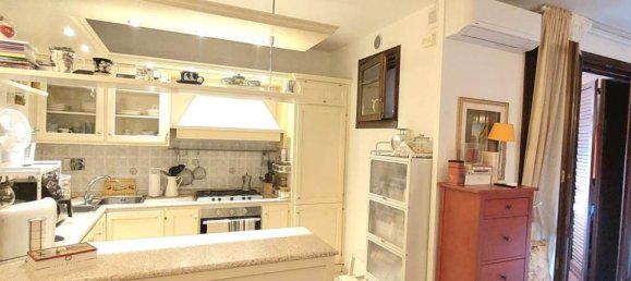 4 Schlafzimmer Wohnung in Prato, Italy, Nr. 323168 7