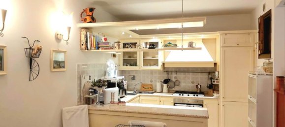 4 Schlafzimmer Wohnung in Prato, Italy, Nr. 323168 5