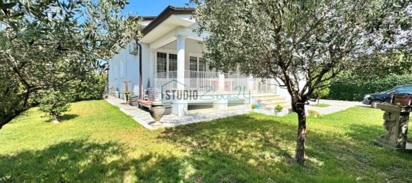 6 bedrooms Villa in Pietrasanta, Italy No. 325621 2