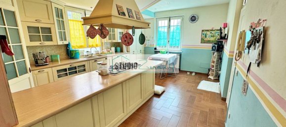 6 bedrooms Villa in Pietrasanta, Italy No. 325621 12