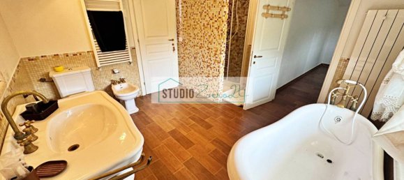 6 bedrooms Villa in Pietrasanta, Italy No. 325621 27