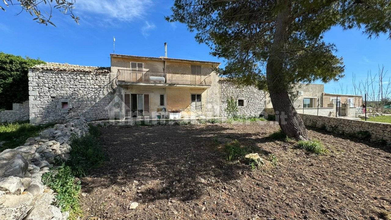 2 bedrooms House in Ragusa, Italy No. 353568