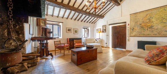 Дом с 21 комнатой в Тоди, Италия № 132082 10