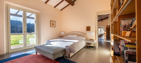 Дом с 21 комнатой в Тоди, Италия № 132082 25