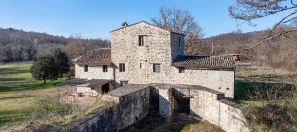 Дом с 21 комнатой в Тоди, Италия № 132082 5