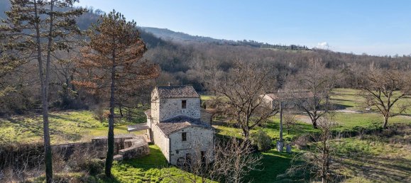 Дом с 21 комнатой в Тоди, Италия № 132082 3