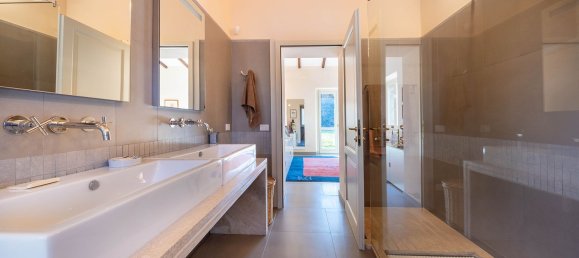 Дом с 21 комнатой в Тоди, Италия № 132082 28