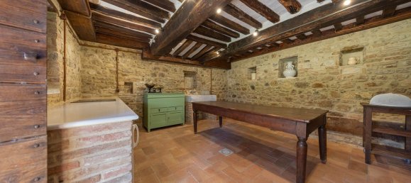 Дом с 21 комнатой в Тоди, Италия № 132082 17