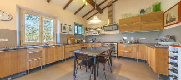 Дом с 21 комнатой в Тоди, Италия № 132082 23