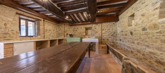 Дом с 21 комнатой в Тоди, Италия № 132082 16