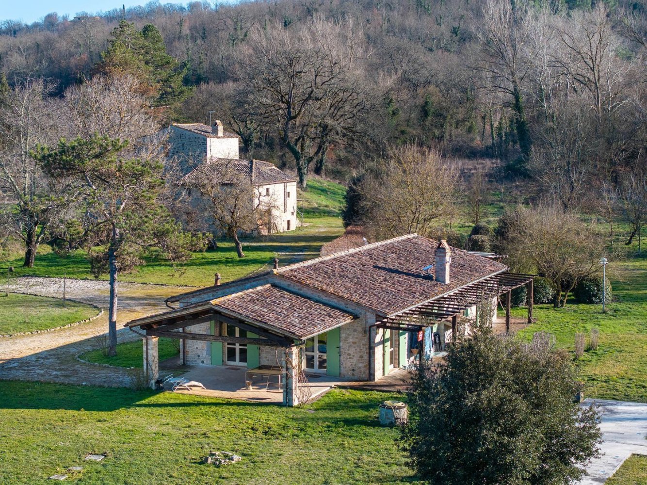 Дом с 21 комнатой в Тоди, Италия № 132082