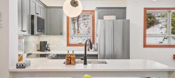 3 bedrooms House in British Columbia, Canada No. 1183 8