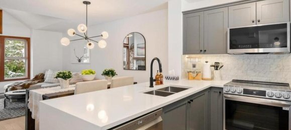 3 bedrooms House in British Columbia, Canada No. 1183 4