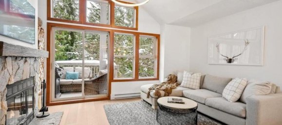 3 bedrooms House in British Columbia, Canada No. 1183 2