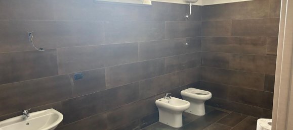 Дом с 8 комнатами в Кастель Вольтурно, Италия № 254865 13