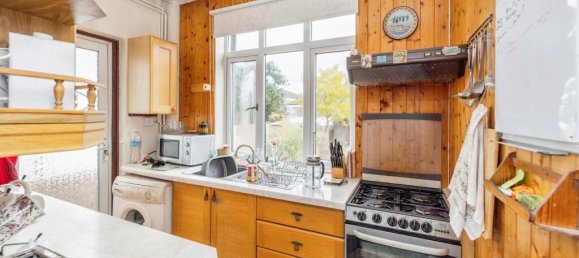 3 bedrooms House in Bushey, United Kingdom No. 6195 2