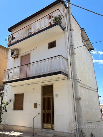 4 rooms Apartment in Castel di Iudica, Italy No. 276929