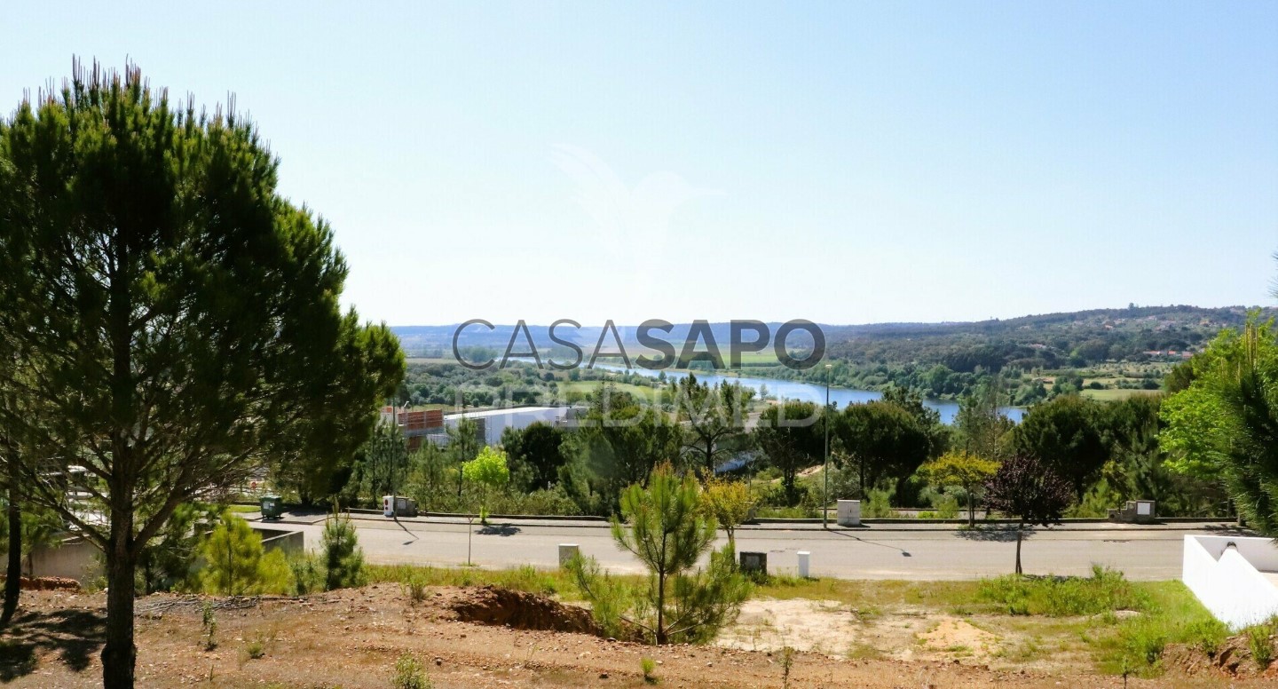  Land in Quarteira, Portugal No. 196632