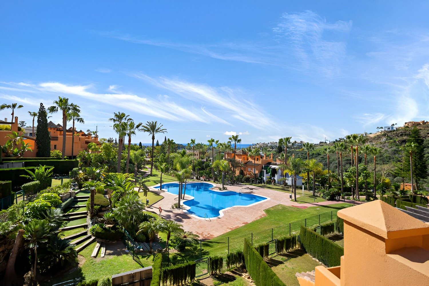 3 bedrooms Townhouse in Benahavis, Spain No. 84922