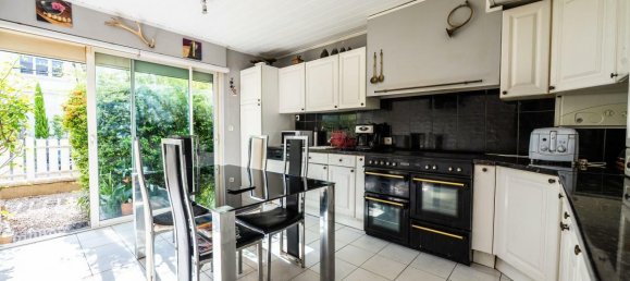 4 bedrooms House in Saint-Nazaire, France No. 299984 3