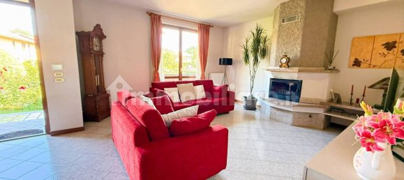3 bedrooms Villa in Carate Brianza, Italy No. 275285 2