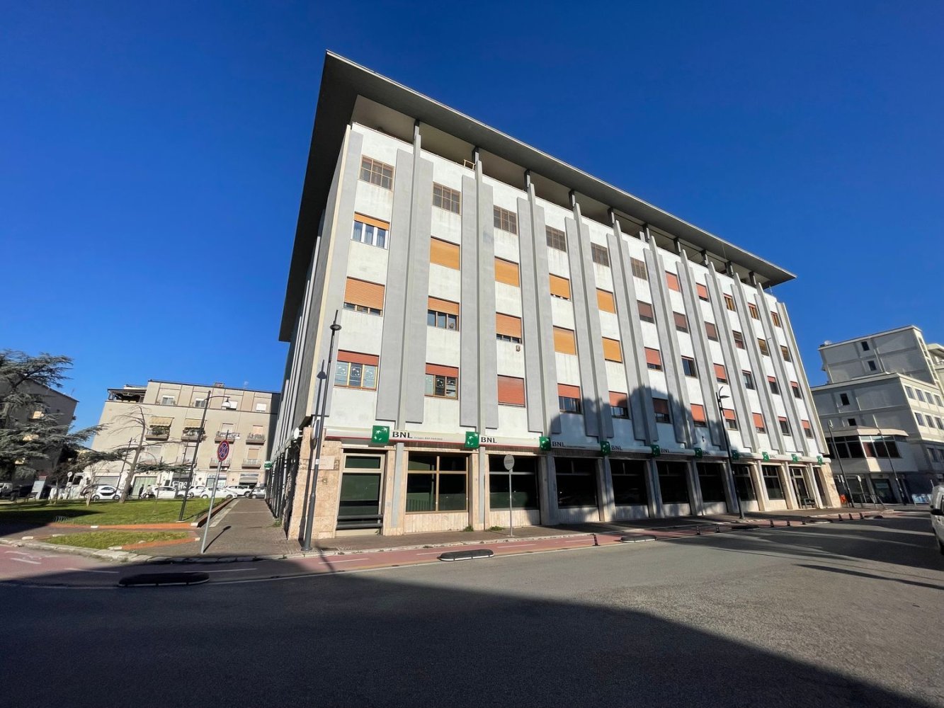 13 rooms Apartment in Latina, Italy No. 230127