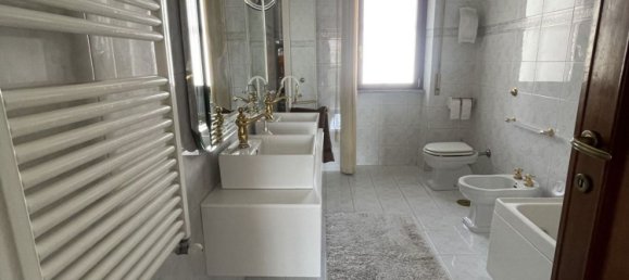 13 rooms Apartment in Latina, Italy No. 230127 16