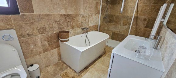 3 bedrooms House in Solaro, France No. 246269 3