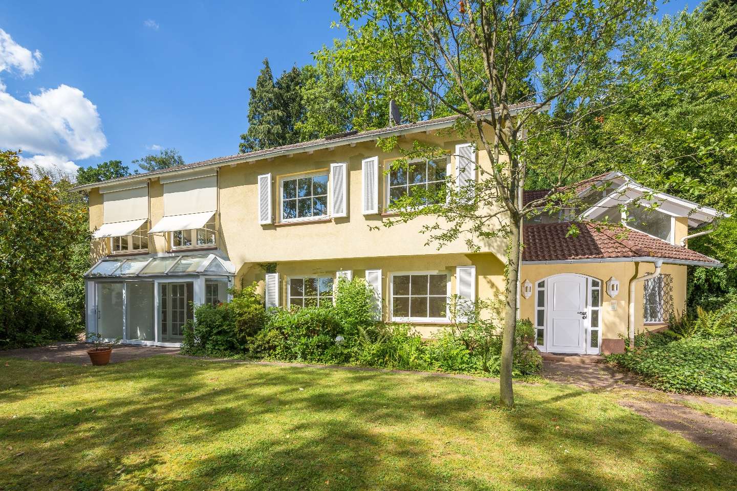 5 bedrooms Villa in Bergstrase, Germany No. 271553