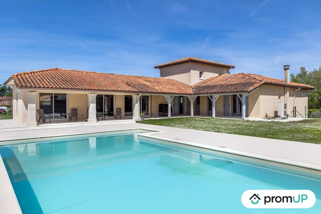 5 bedrooms House in Charente, France No. 328847