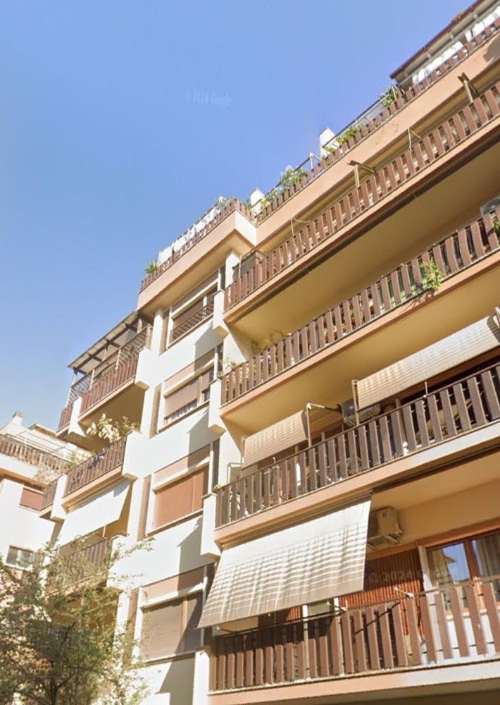 4 bedrooms Apartment in Rome, Italy No. 355947