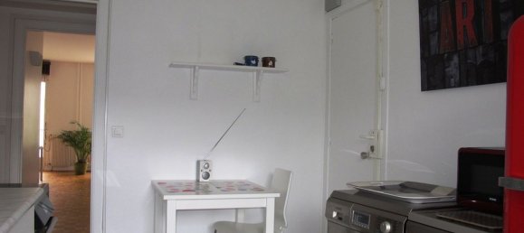 2 bedrooms Apartment in Paris, France No. 179116 5