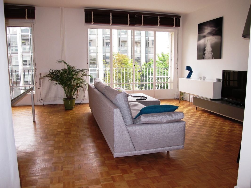 2 bedrooms Apartment in Paris, France No. 179116