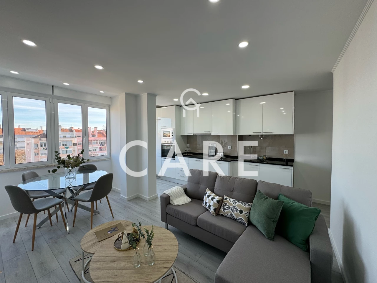 3 bedrooms Apartment in Lisbon, Portugal No. 294455