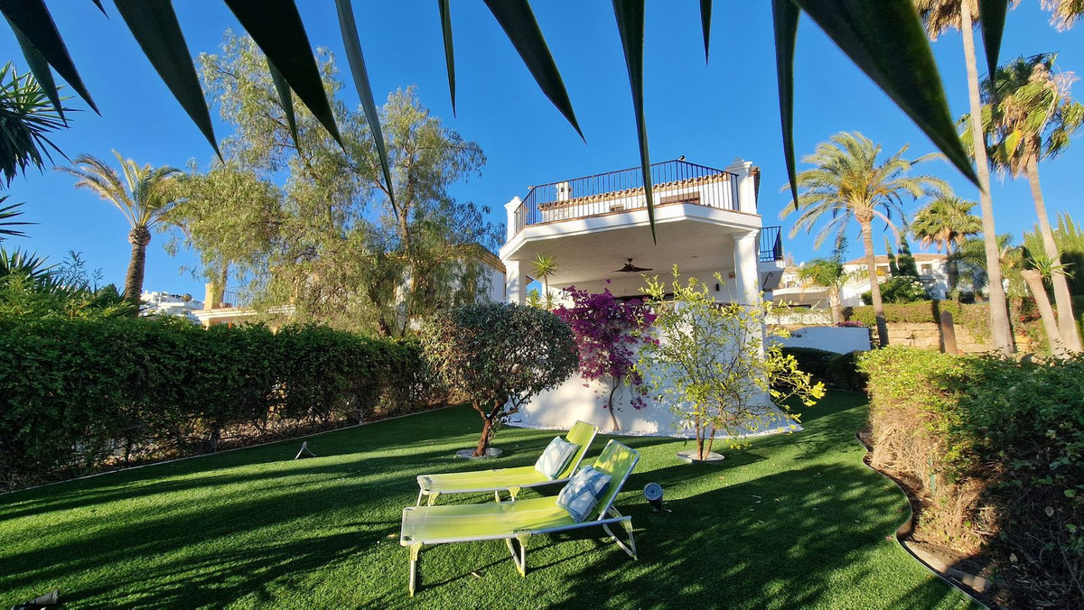 4 bedrooms Villa in Estepona, Spain No. 164157