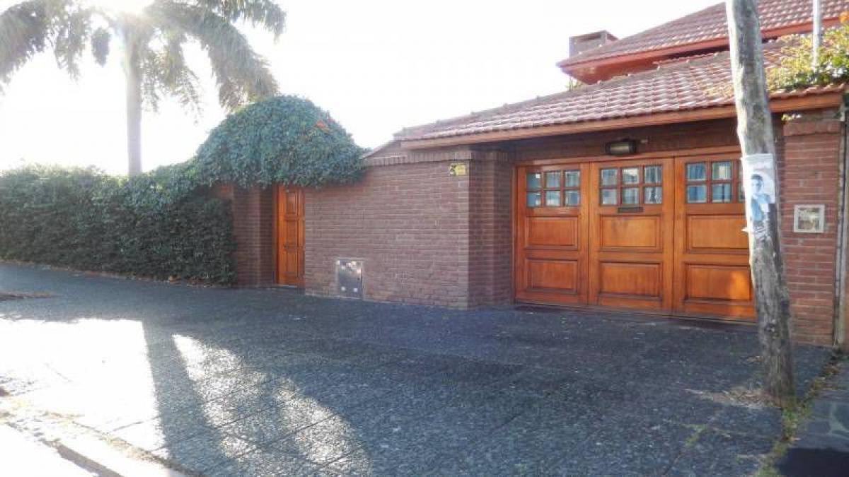 3 bedrooms House in Quilmes, Argentina No. 17371