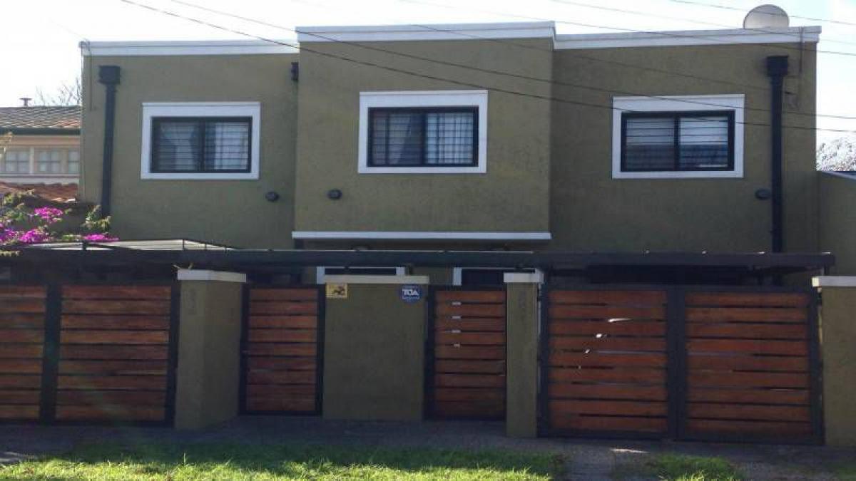 3 bedrooms House in Quilmes, Argentina No. 60926