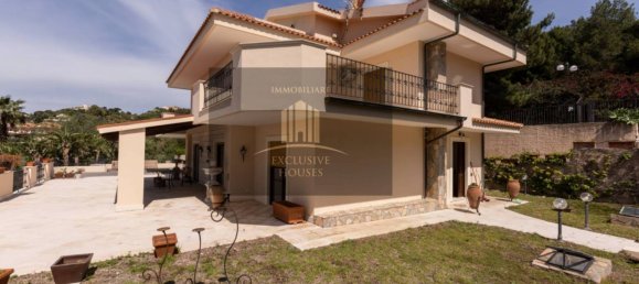 5 rooms Villa in Messina, Italy No. 59873 10