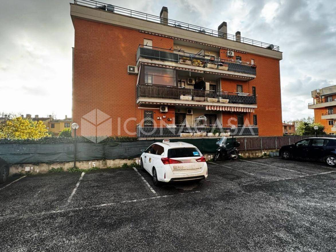 3 rooms Apartment in Rome, Italy No. 22945