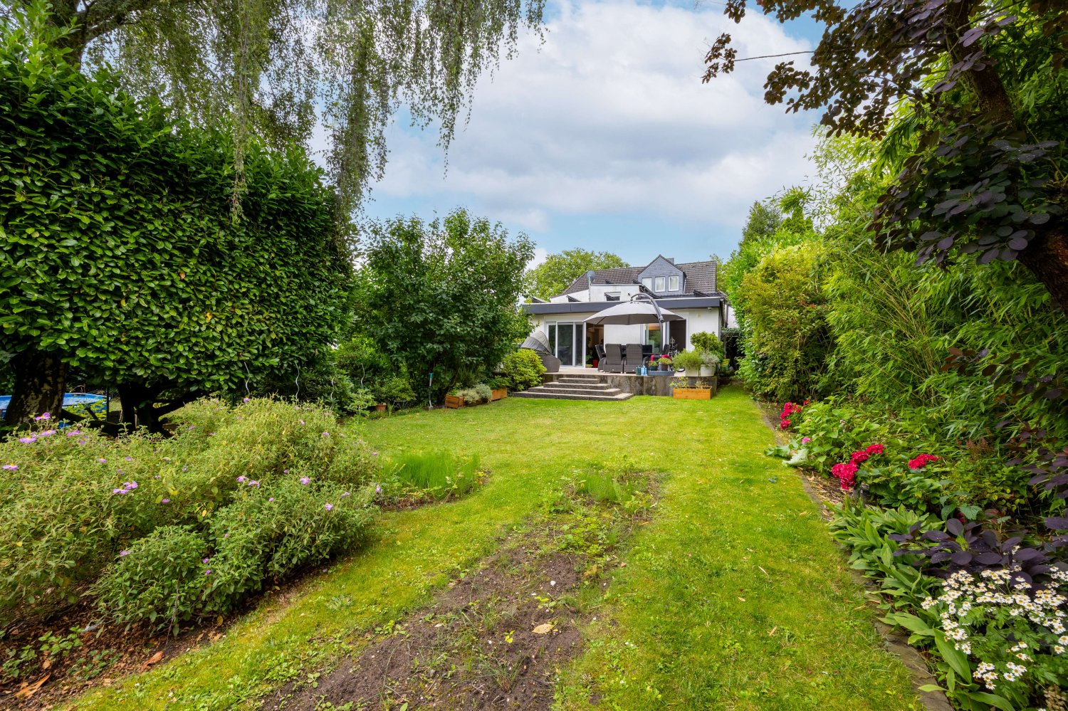 5 bedrooms Bungalow in Kaarst, Germany No. 21945