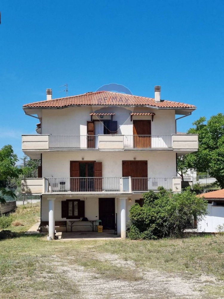 Casa de 14 divisões em Sulmona, Italy N.º 212599