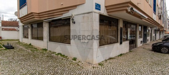 131m² Commercial property in Vila Franca de Xira, Portugal No. 162696 3