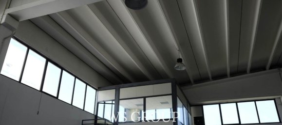 Almacén en Monza, Italy 700 m² No. 359776 5