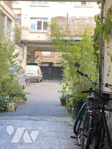  Garage in Bagnolet, France No. 335535