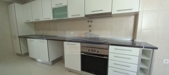 Casa de 4 dormitorios en Cascais, Portugal No. 27503 2