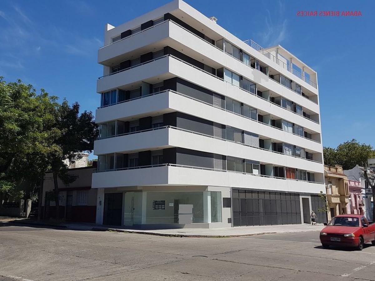 Apartamento de 3 dormitorios en Montevideo, Uruguay No. 9824