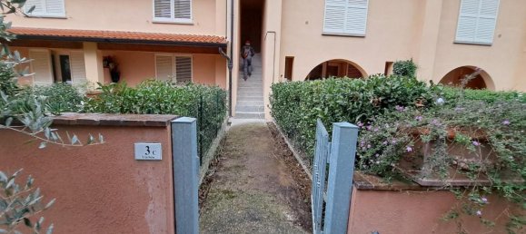 4-salle Appartement à Peccioli, Italy No. 17676 3