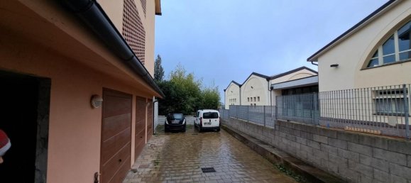 4-salle Appartement à Peccioli, Italy No. 17676 12